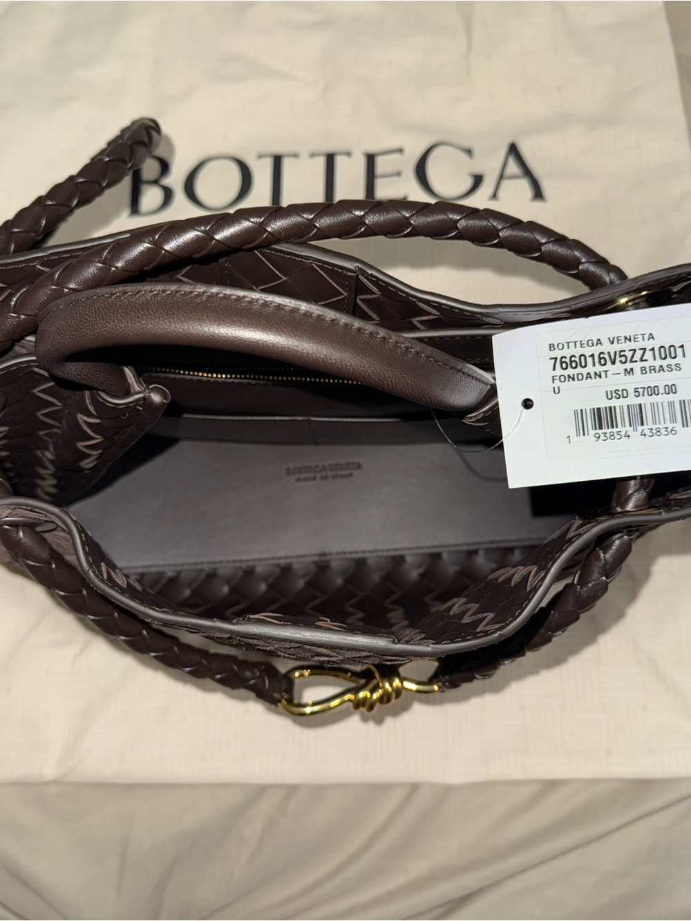 Bottega Veneta Andiamo Suede medium Fondant - Picture 5 of 13